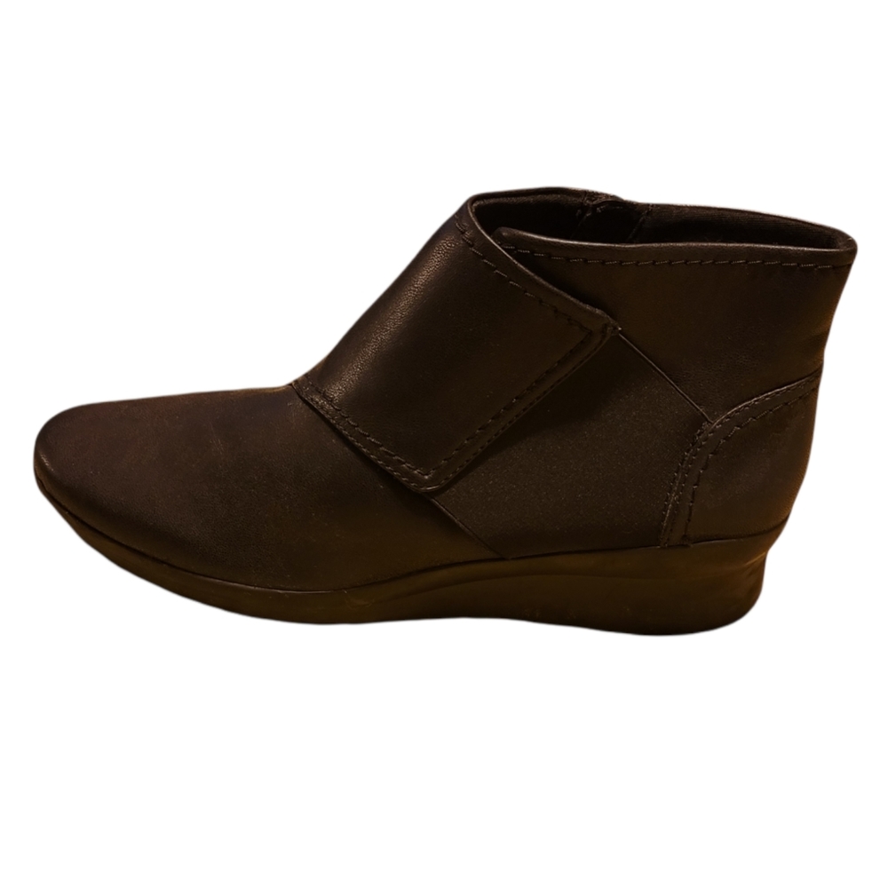 10N - Clarks Cloudsteppers Black Booties